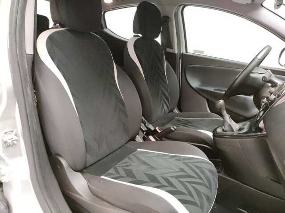 Lancia Ypsilon usata a Teramo (15)