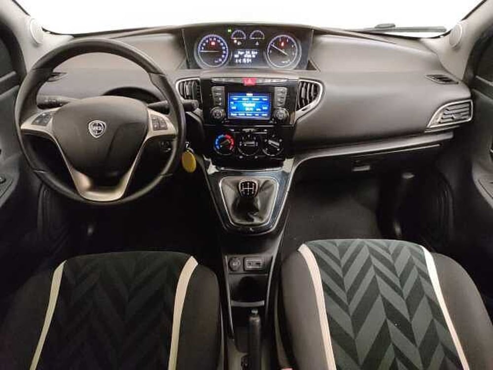 Lancia Ypsilon usata a Teramo (16)