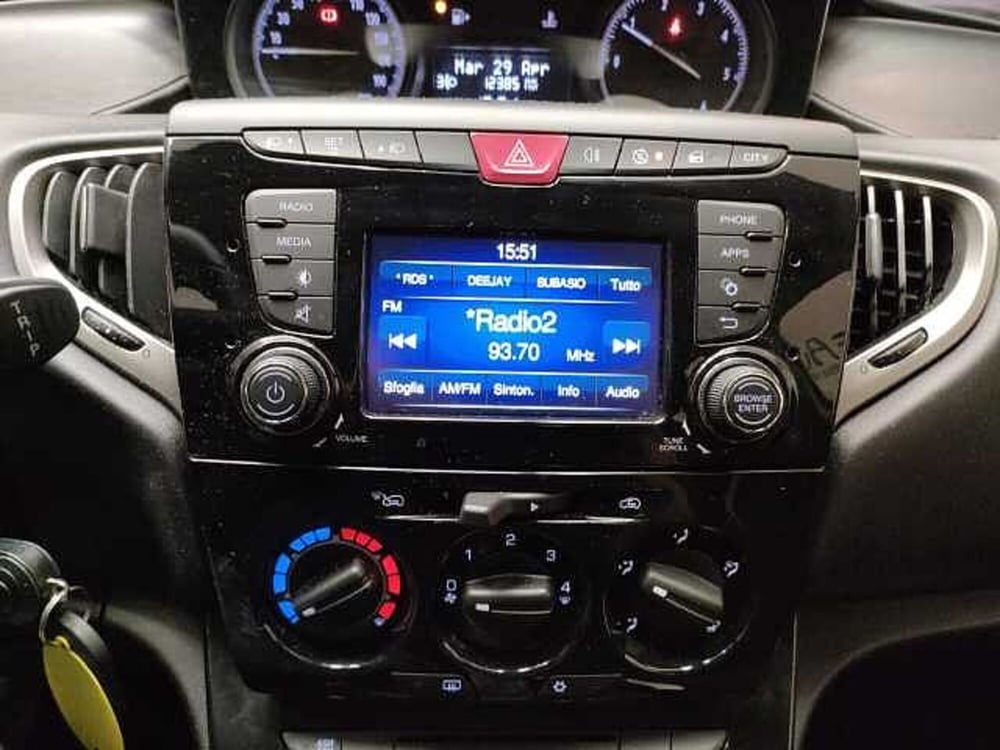 Lancia Ypsilon usata a Teramo (19)