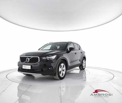 Volvo XC40 T2 Momentum Pro del 2021 usata a Viterbo