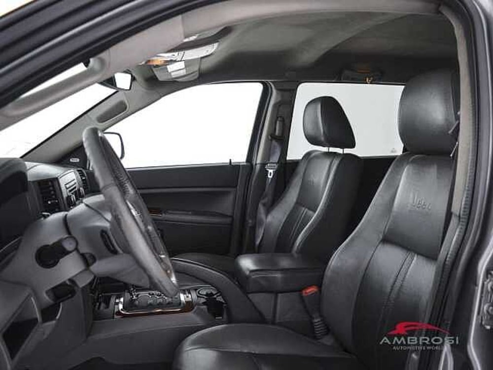 Jeep Grand Cherokee usata a Viterbo (9)