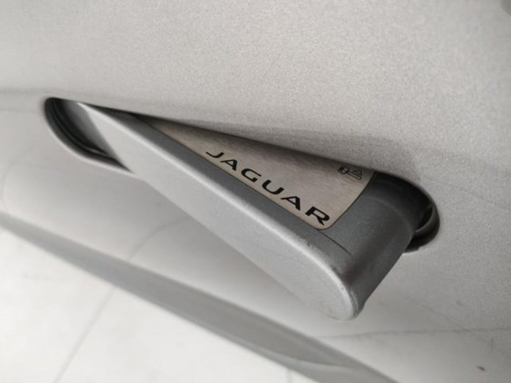 Jaguar F-Type Cabrio usata a Modena (10)