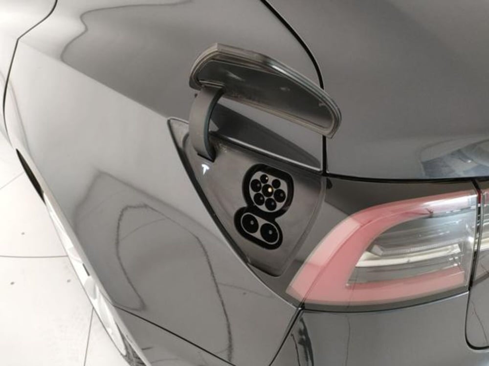 Tesla Model 3 usata a Modena (10)
