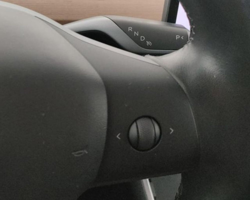 Tesla Model 3 usata a Modena (18)