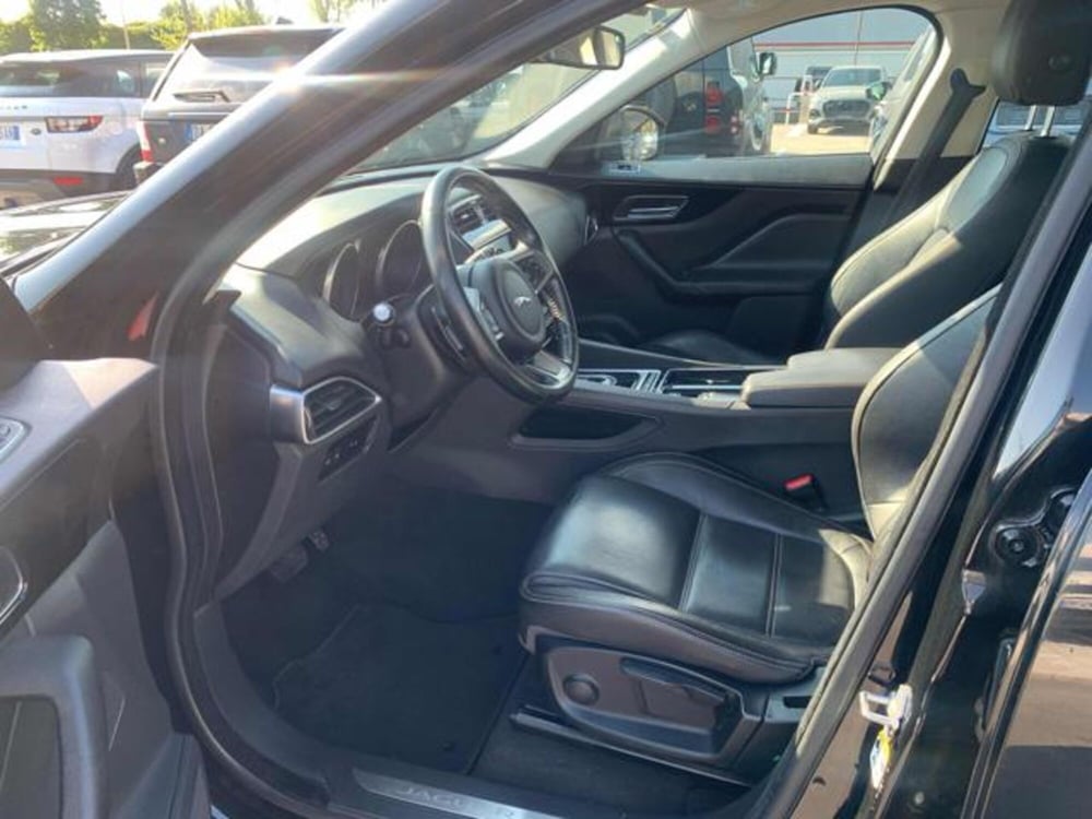 Jaguar F-Pace usata a Lucca (8)