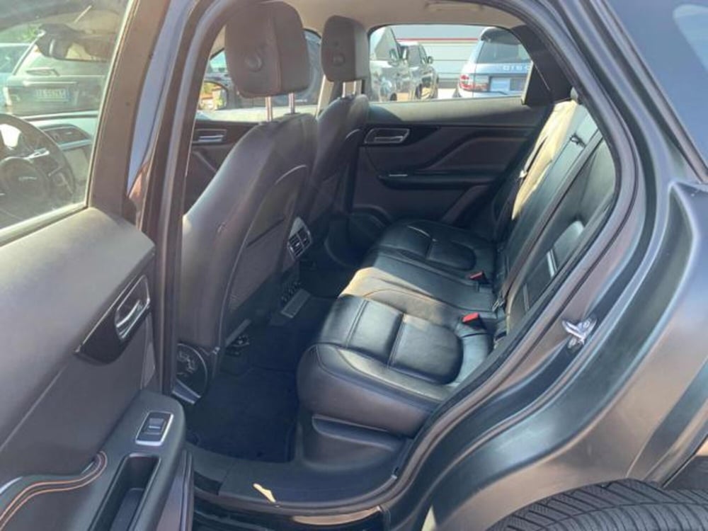 Jaguar F-Pace usata a Lucca (9)