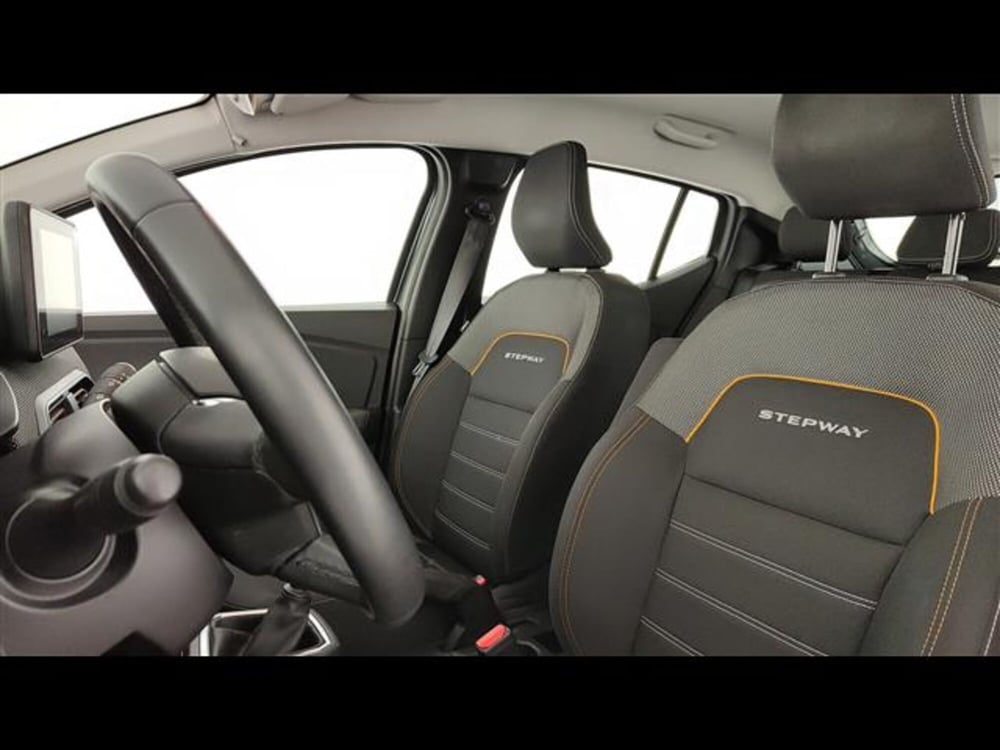 Dacia Sandero usata a Milano (8)