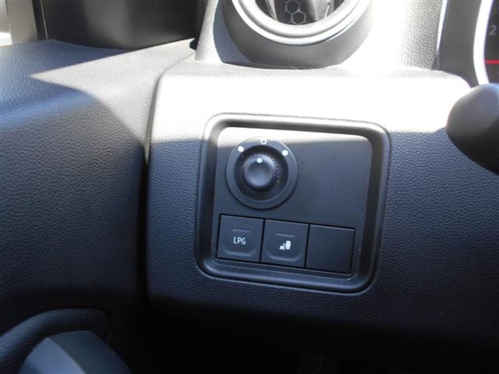 Dacia Duster usata a Firenze (9)