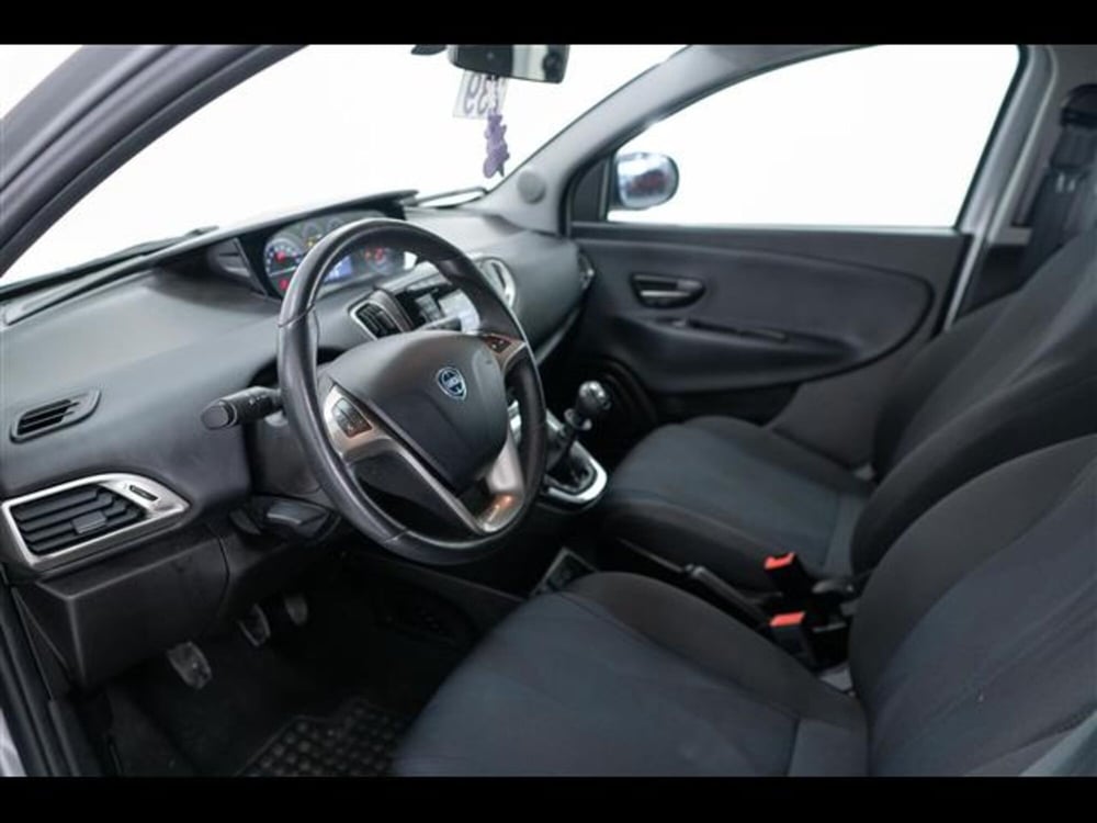 Lancia Ypsilon usata a Torino (6)
