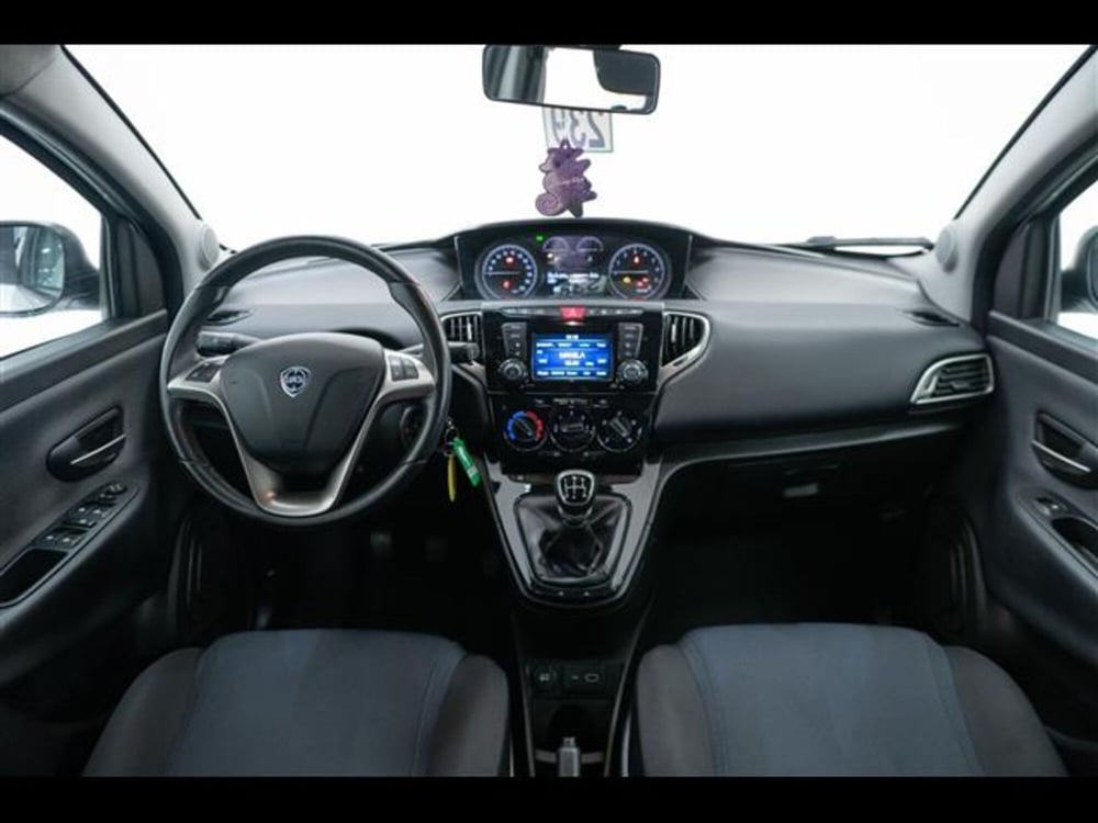 Lancia Ypsilon usata a Torino (8)