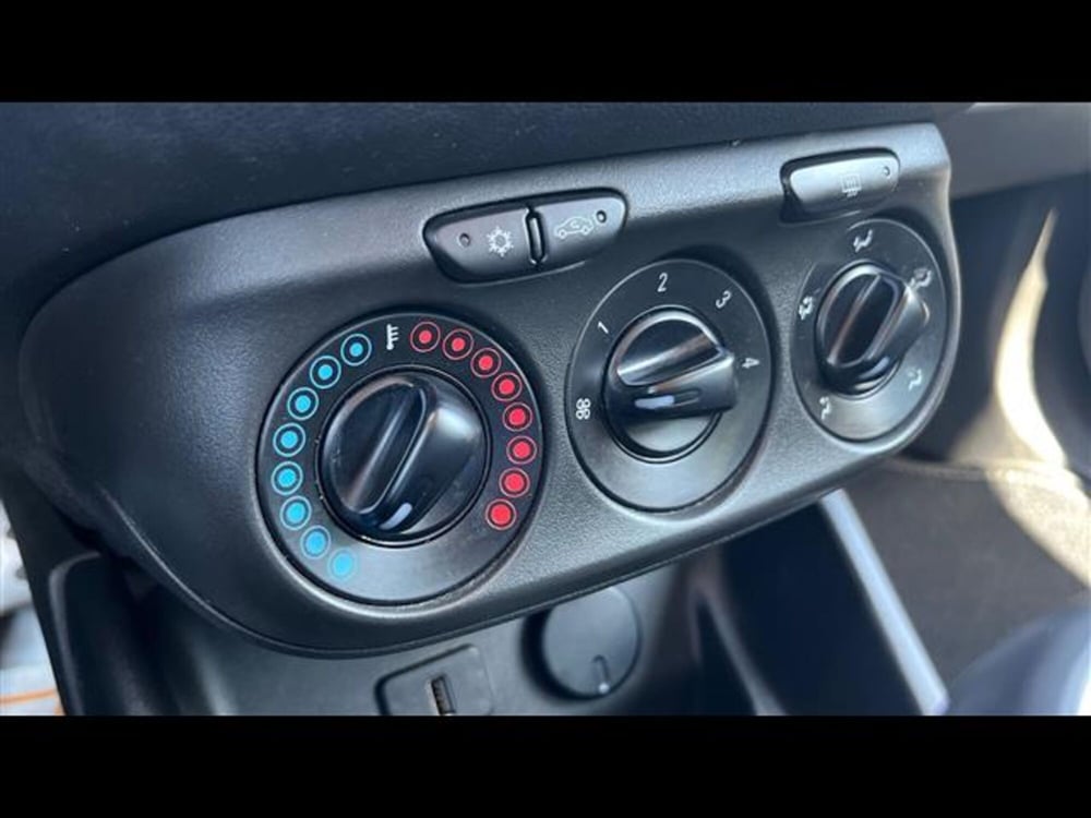 Opel Corsa usata a Lecce (11)