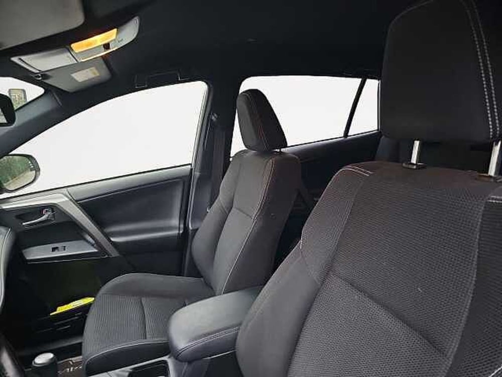 Toyota Rav4 usata a Lecco (12)