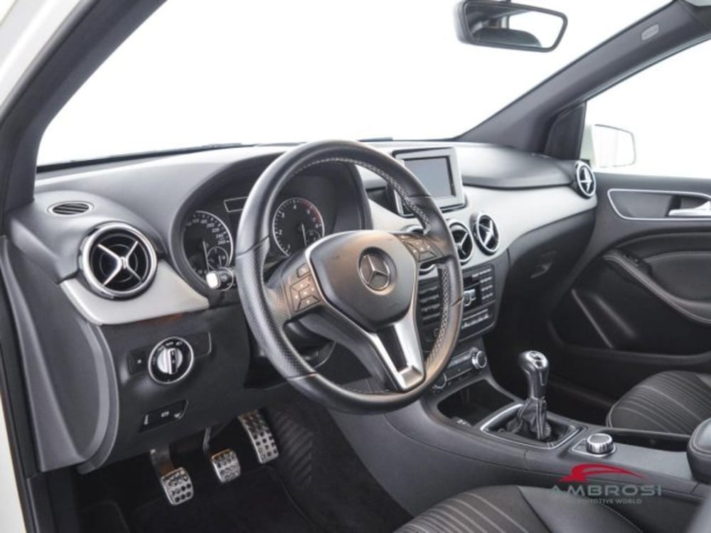 Mercedes-Benz CLA usata a Perugia (8)
