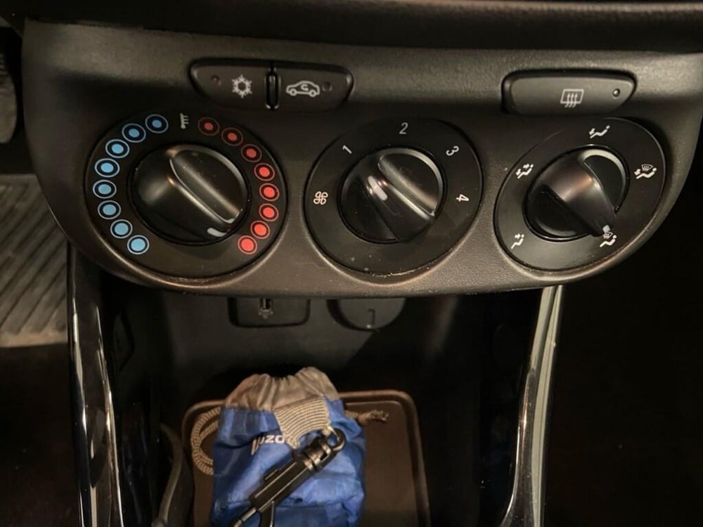 Opel Corsa usata a Torino (11)