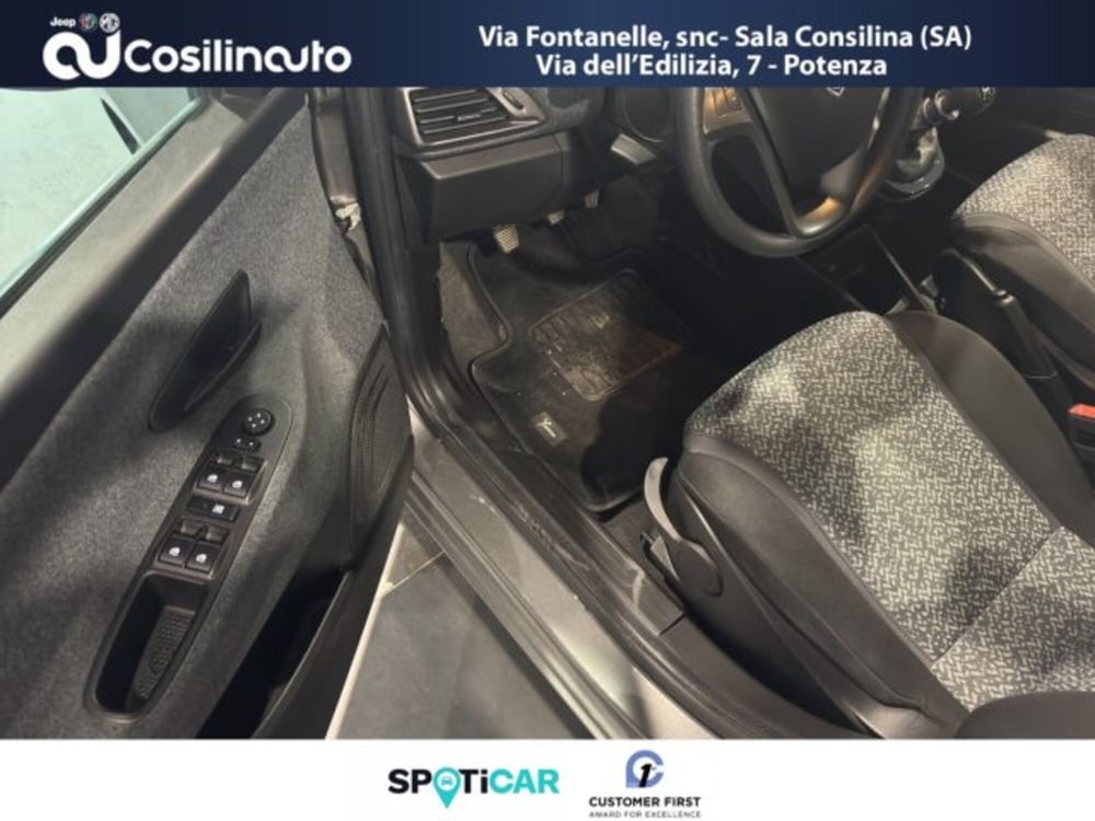 Lancia Ypsilon usata a Salerno (16)