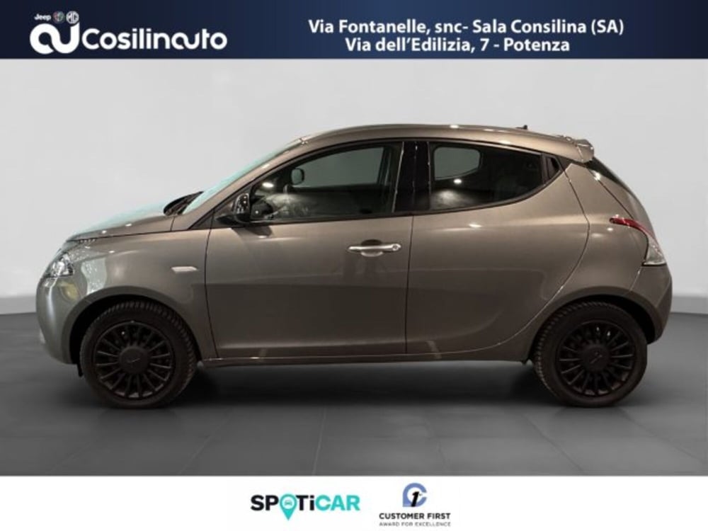 Lancia Ypsilon usata a Salerno (2)
