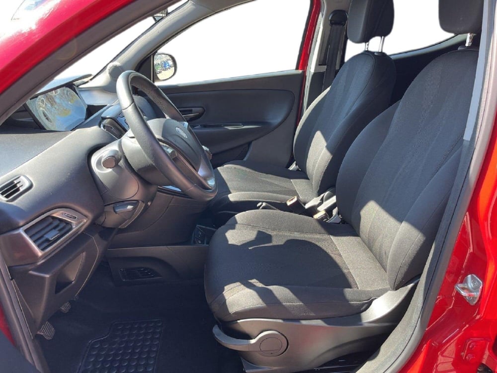 Lancia Ypsilon usata a Torino (10)