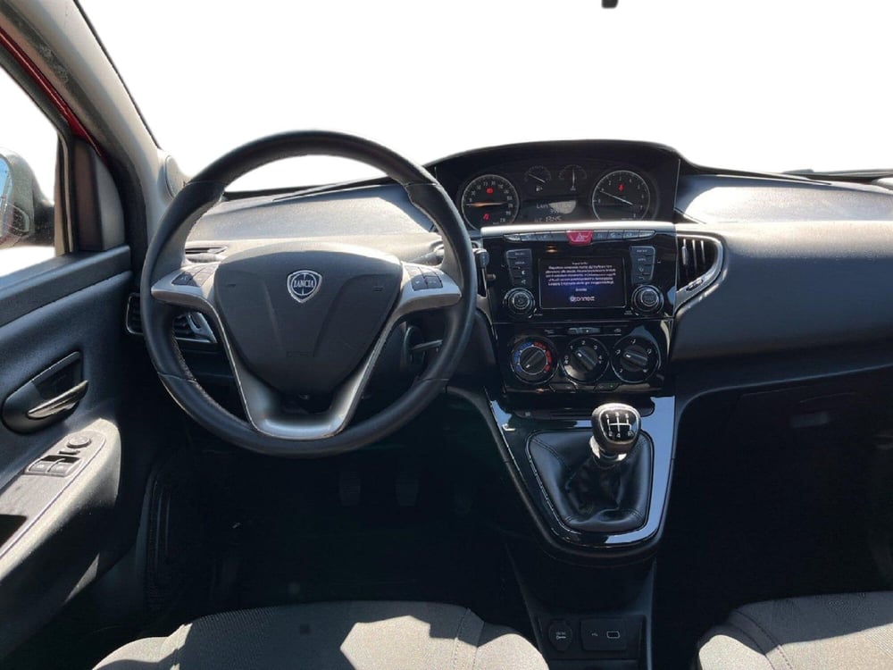 Lancia Ypsilon usata a Torino (11)