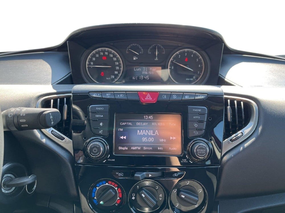 Lancia Ypsilon usata a Torino (13)
