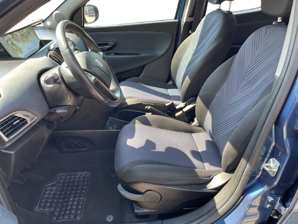 Lancia Ypsilon usata a Torino (10)