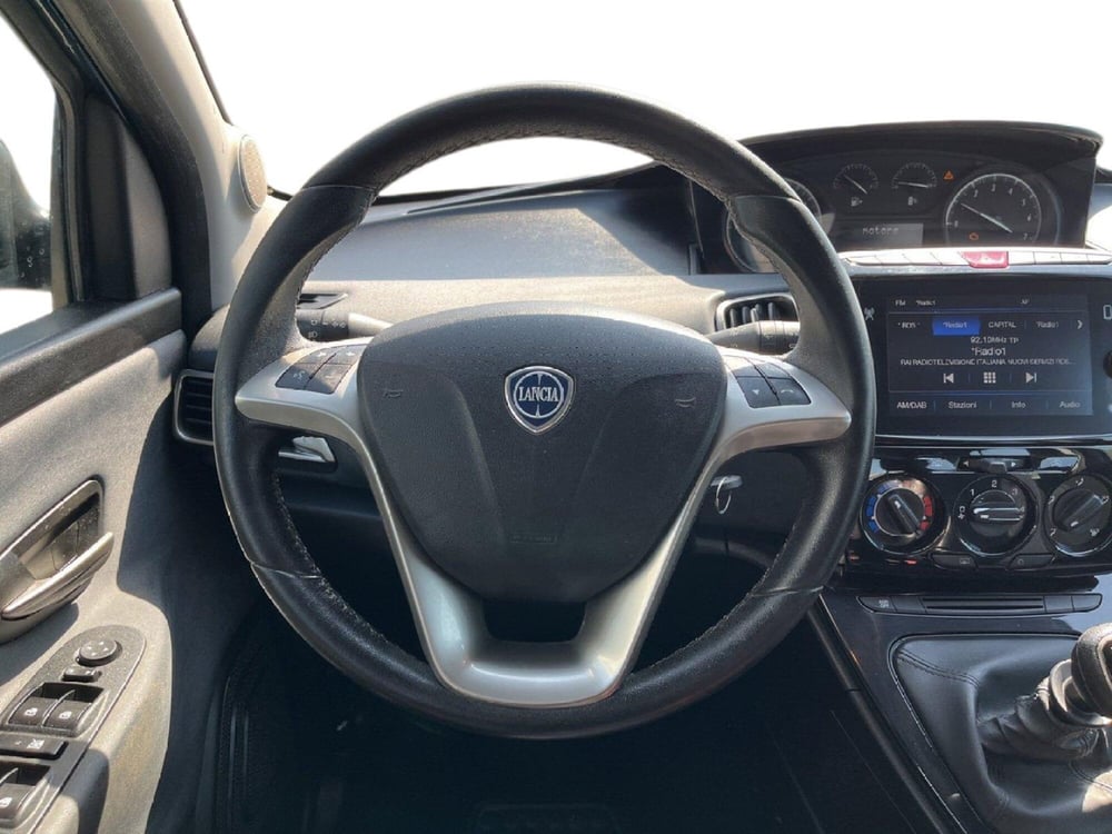 Lancia Ypsilon usata a Torino (12)