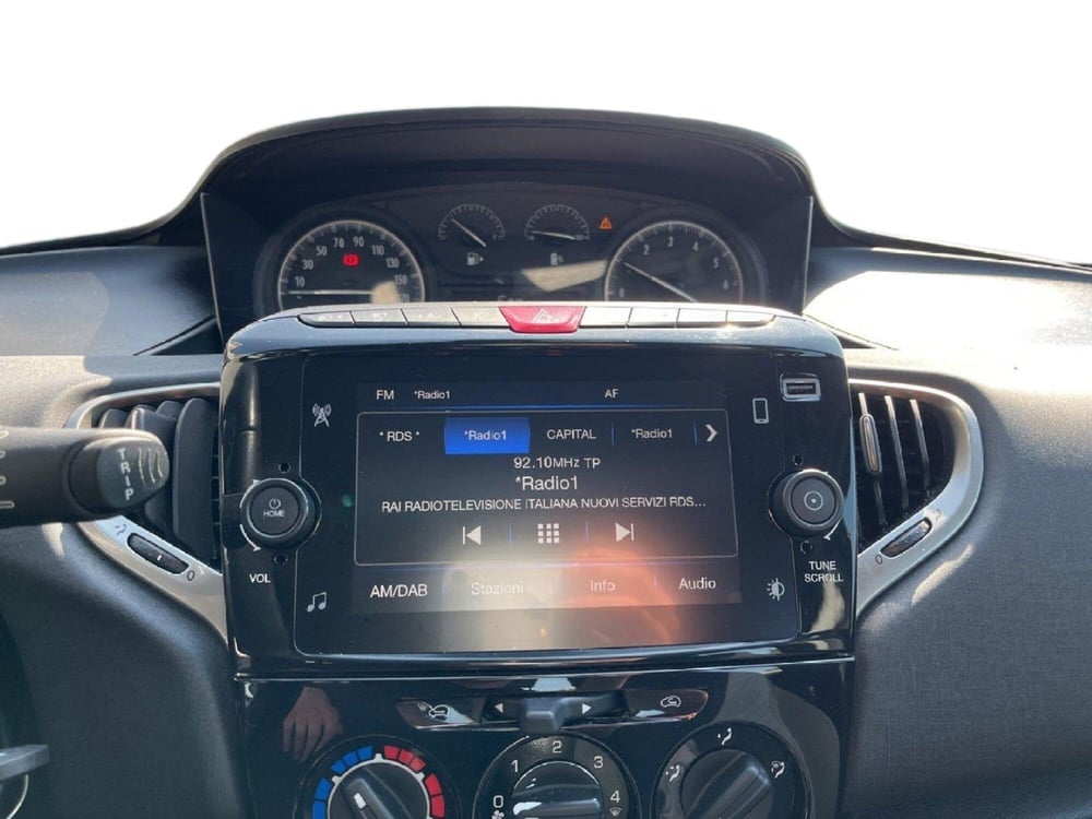 Lancia Ypsilon usata a Torino (13)