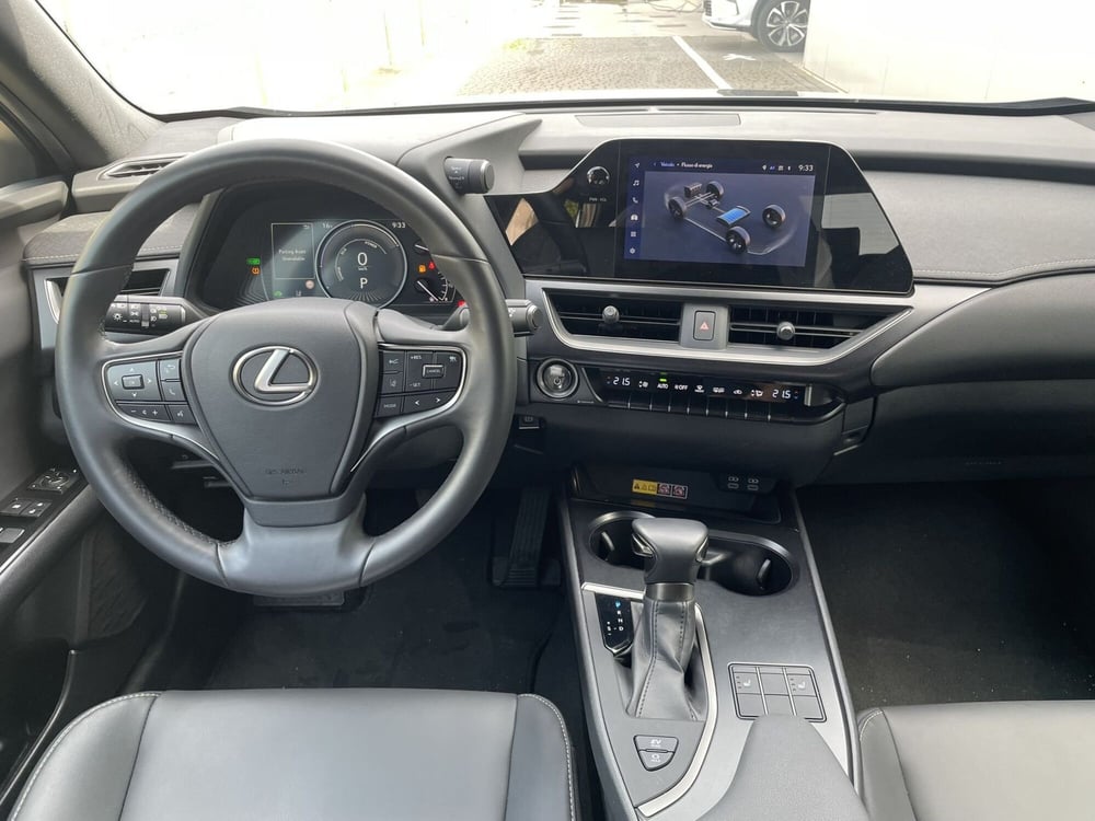 Lexus UX usata a Treviso (13)