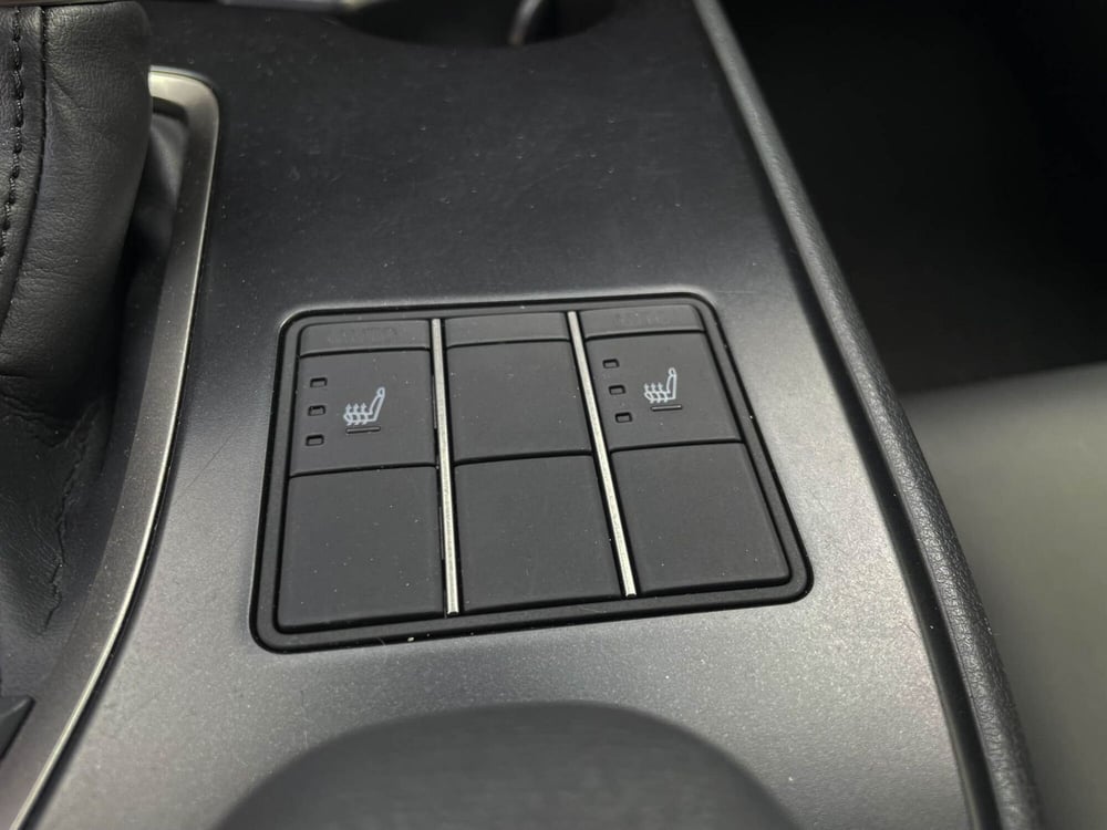Lexus UX usata a Treviso (15)