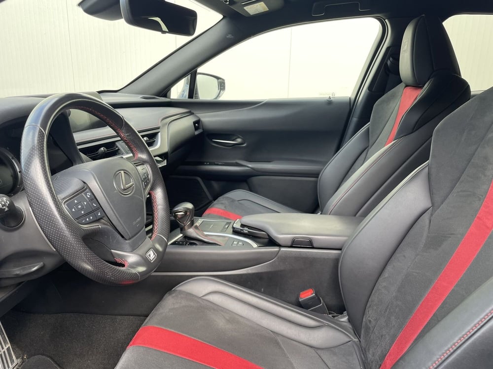 Lexus UX usata a Treviso (11)