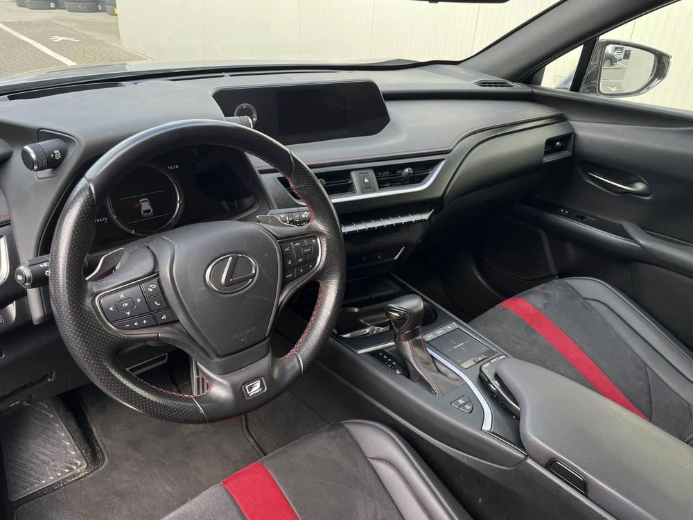 Lexus UX usata a Treviso (12)