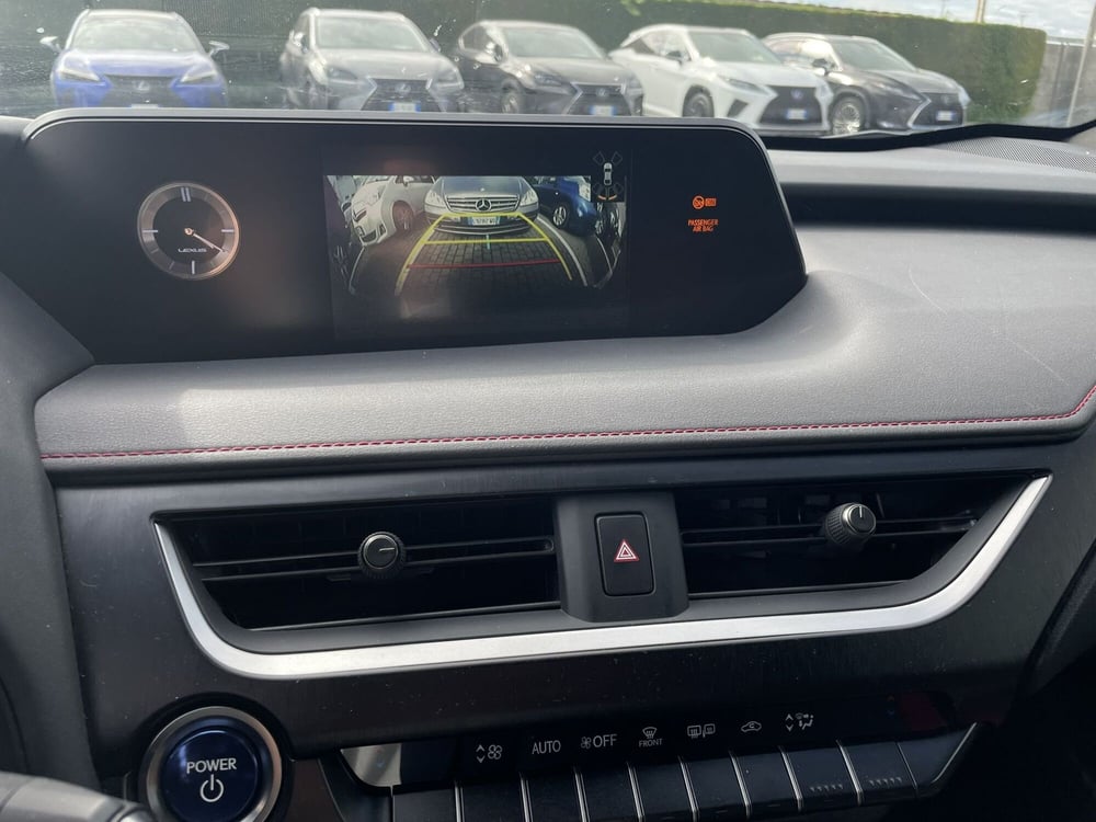 Lexus UX usata a Treviso (18)