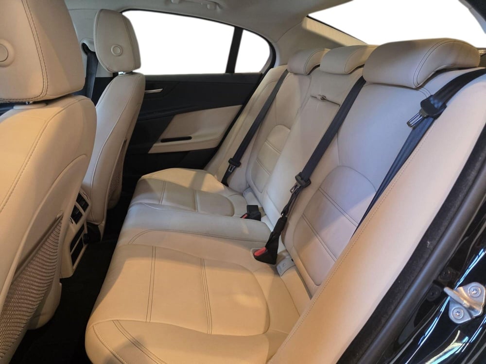 Jaguar XE usata a Pistoia (11)