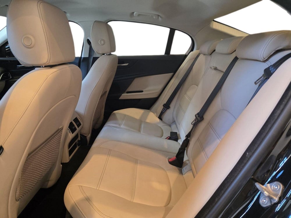 Jaguar XE usata a Pistoia (12)