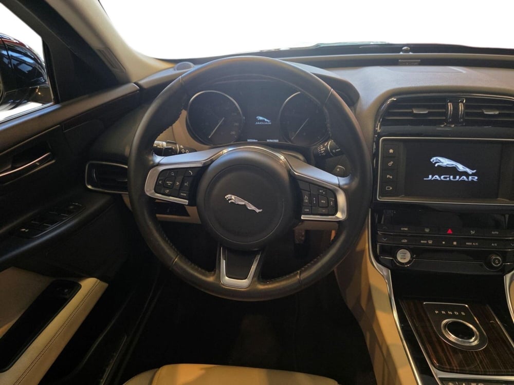 Jaguar XE usata a Pistoia (14)