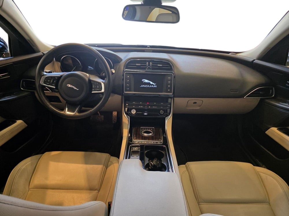 Jaguar XE usata a Pistoia (15)