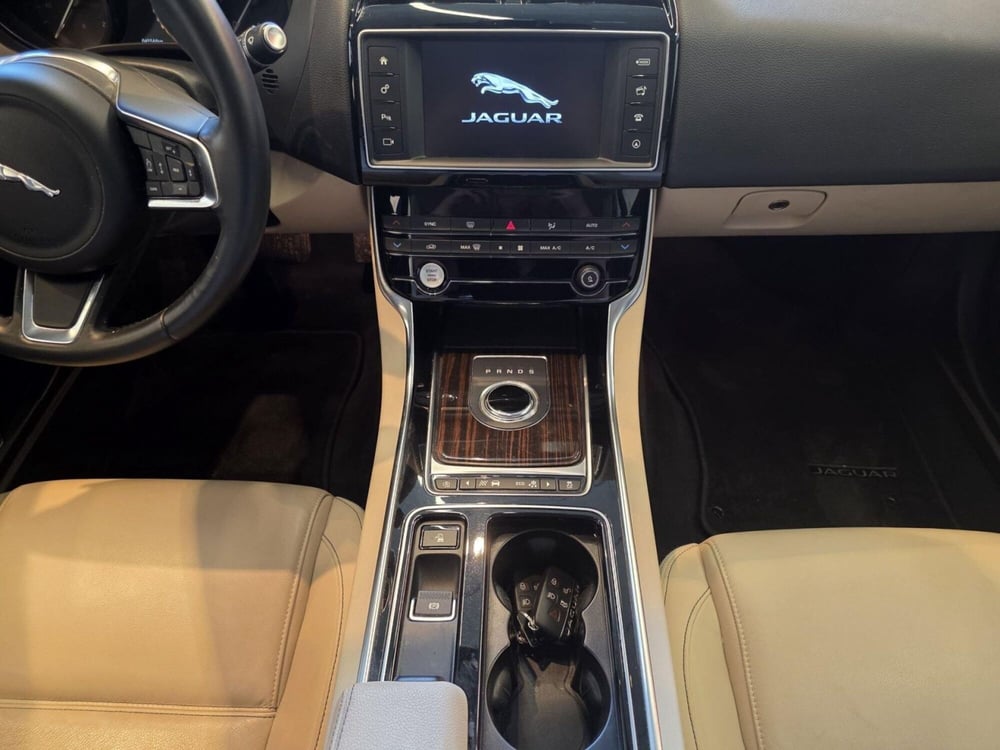 Jaguar XE usata a Pistoia (16)