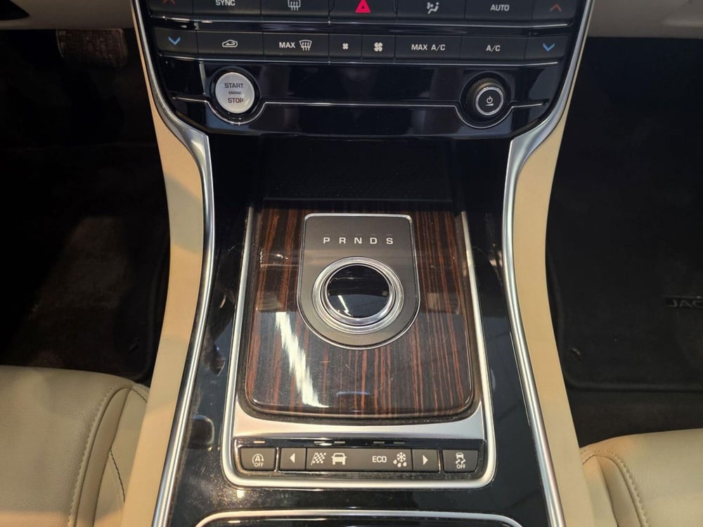 Jaguar XE usata a Pistoia (17)