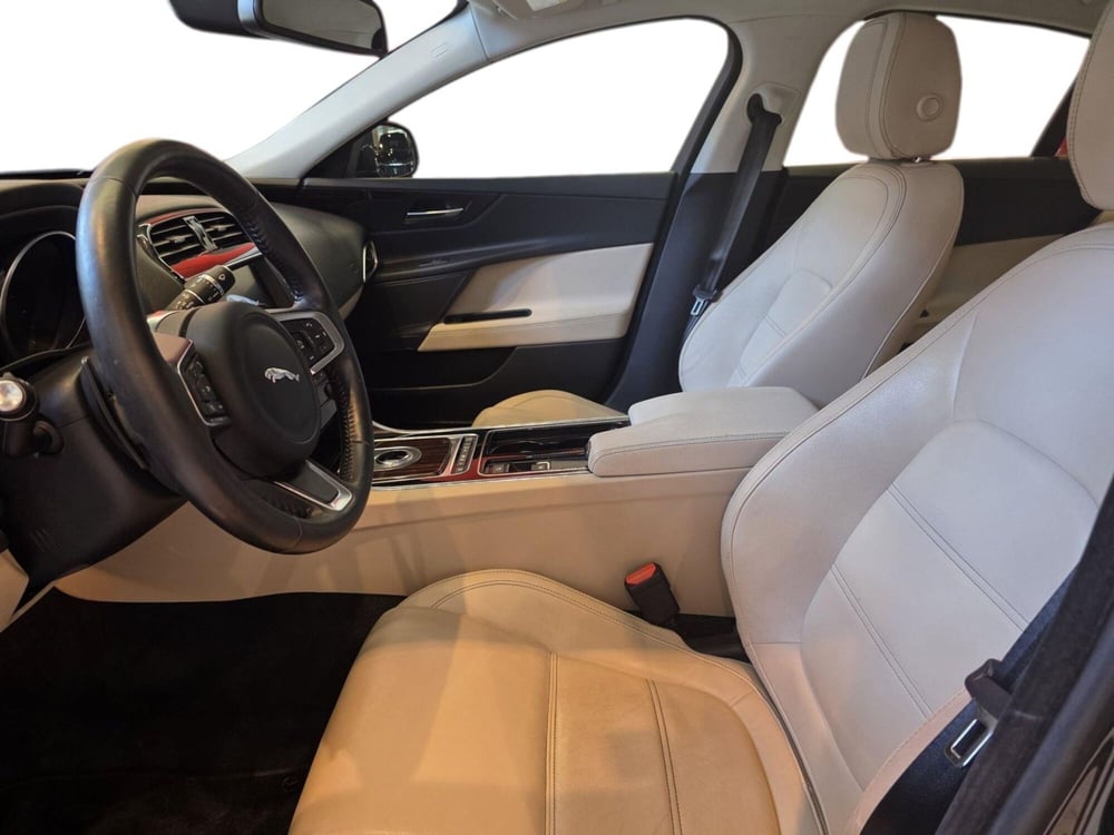 Jaguar XE usata a Pistoia (20)