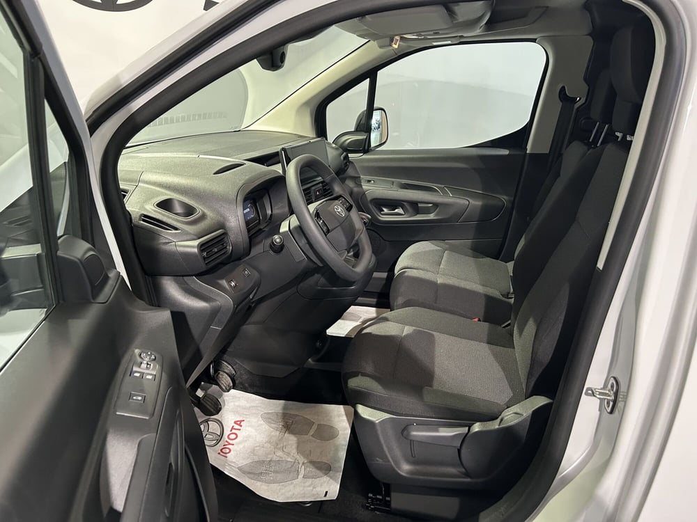 Toyota Proace City nuova a Milano (11)