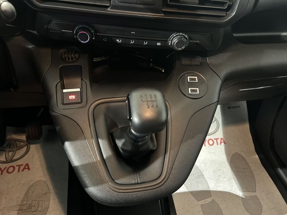 Toyota Proace City nuova a Milano (14)