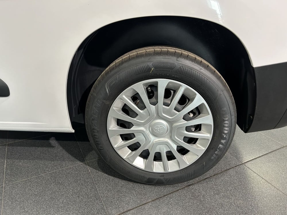 Toyota Proace City nuova a Milano (7)