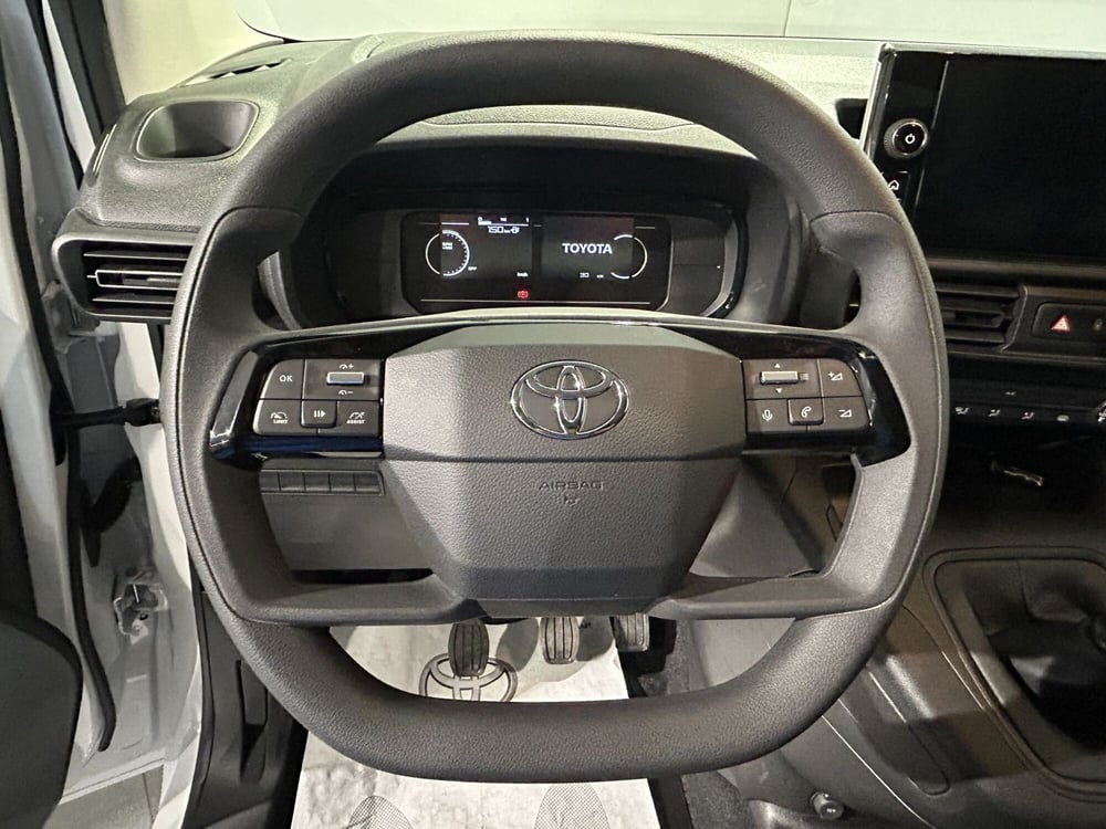 Toyota Proace City nuova a Milano (8)