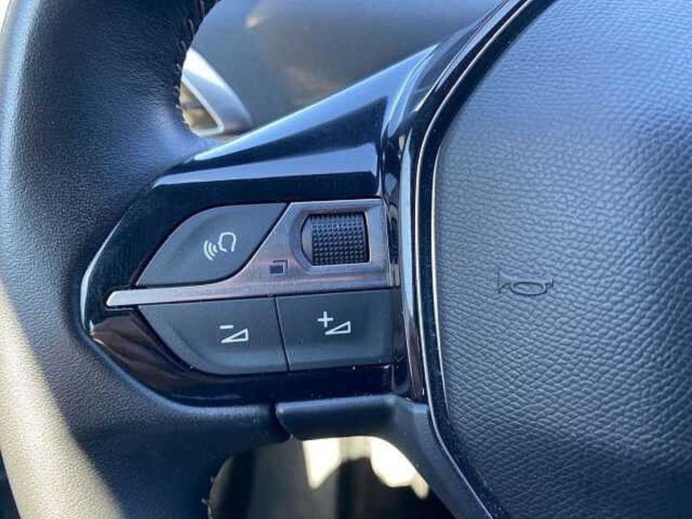 Peugeot 5008 usata a Napoli (20)