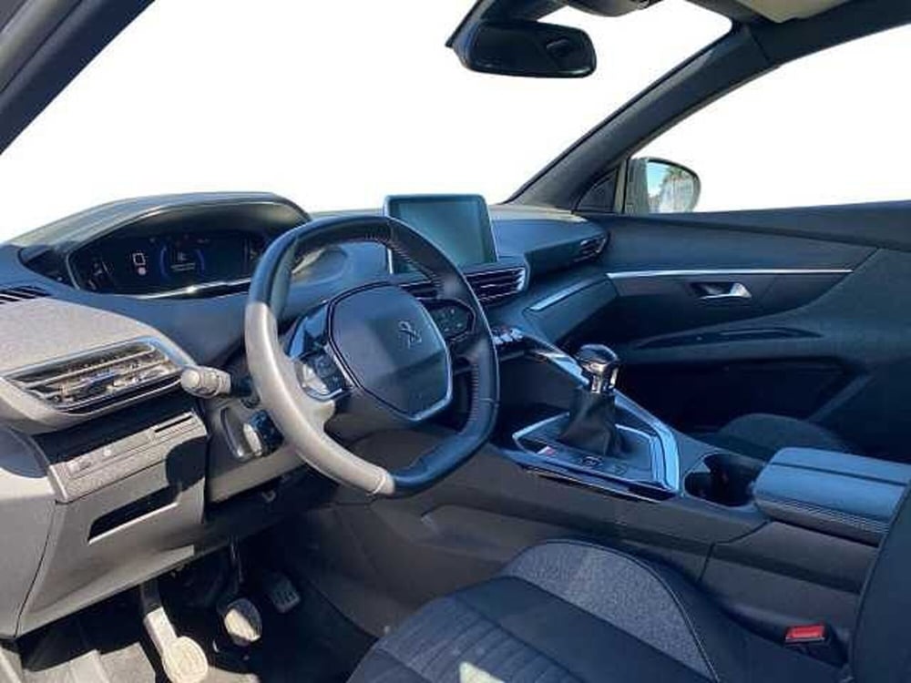 Peugeot 5008 usata a Napoli (9)