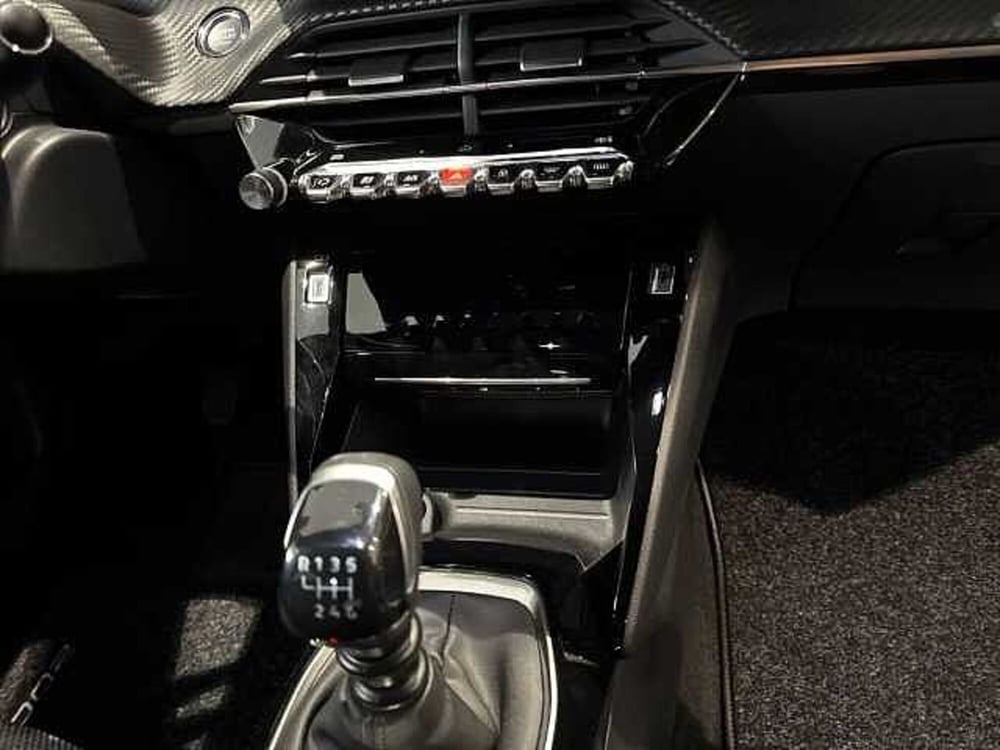 Peugeot 2008 nuova a Napoli (16)