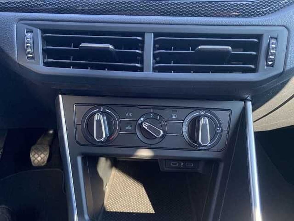 Volkswagen Taigo usata a Napoli (16)