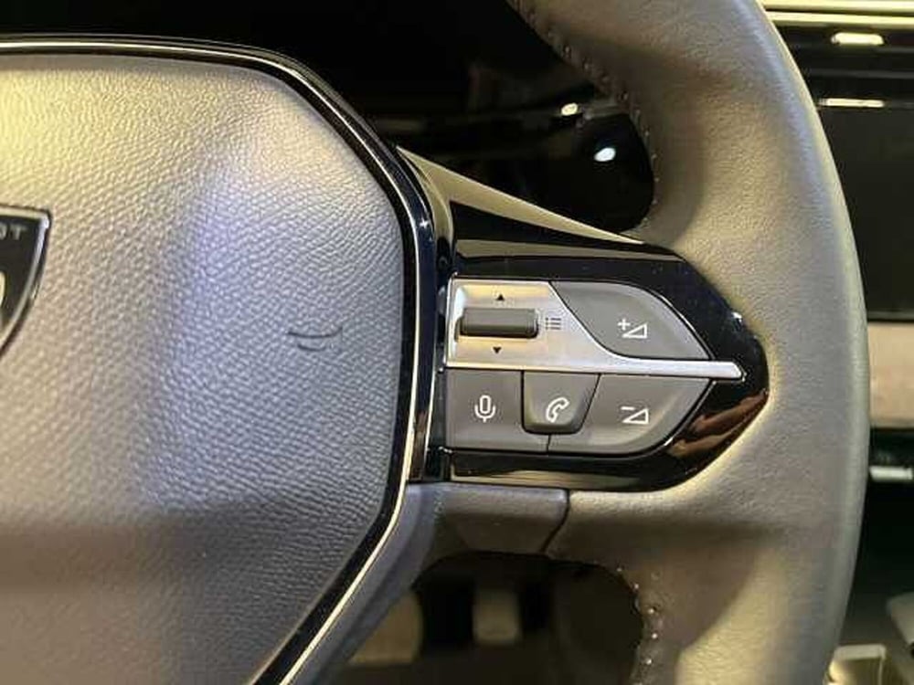 Peugeot 408 nuova a Napoli (16)