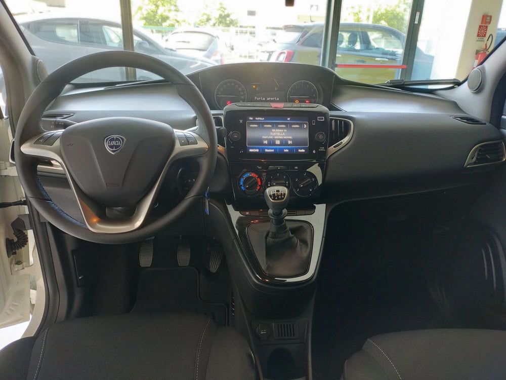 Lancia Ypsilon nuova a Reggio Emilia (15)