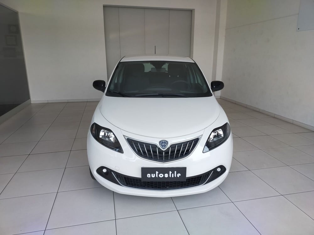 Lancia Ypsilon nuova a Reggio Emilia (2)