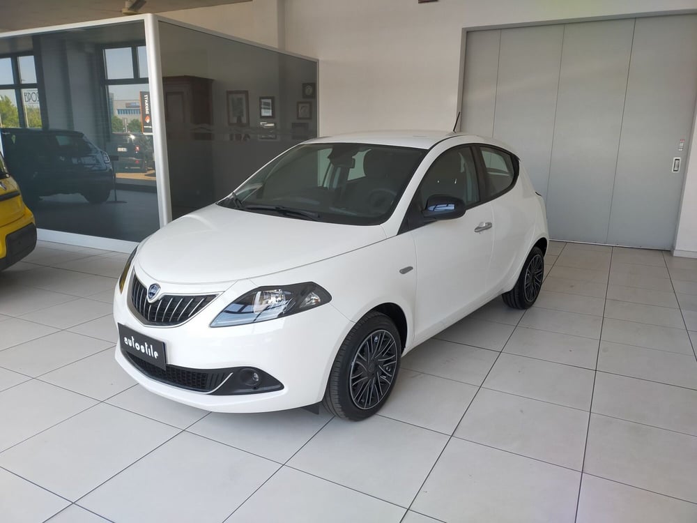 Lancia Ypsilon nuova a Reggio Emilia (3)